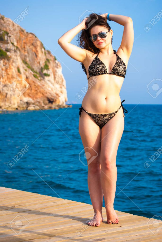 Alanya bikinili kızlar ile ilgili görsel